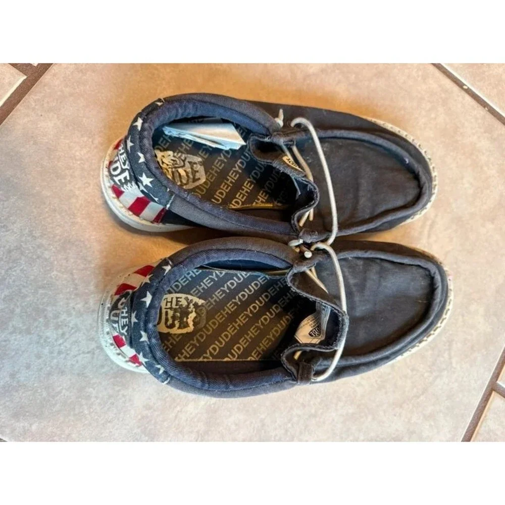 Hey Dude Wally Americana Youth Boys Size 5 US Navy Stars Stripes Canvas Loafers